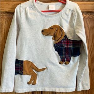 Long sleeved grey shirt with Dachshund